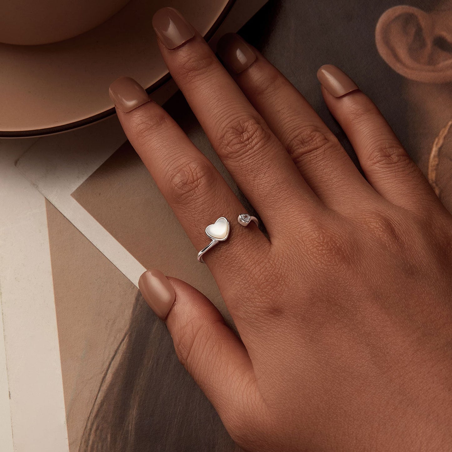 925 Sterling Silver Ring with Pavé Setting and White Shell