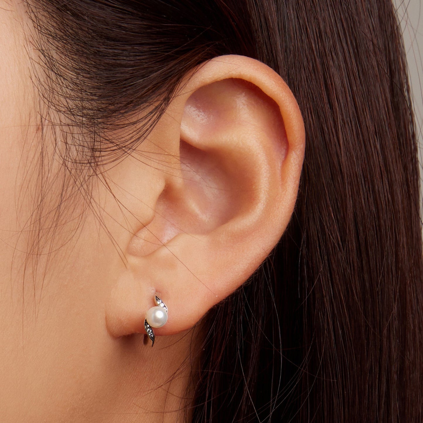 925 Sterling Silver Earrings with Quality Shell Pearl and Oxidized Silver for Women