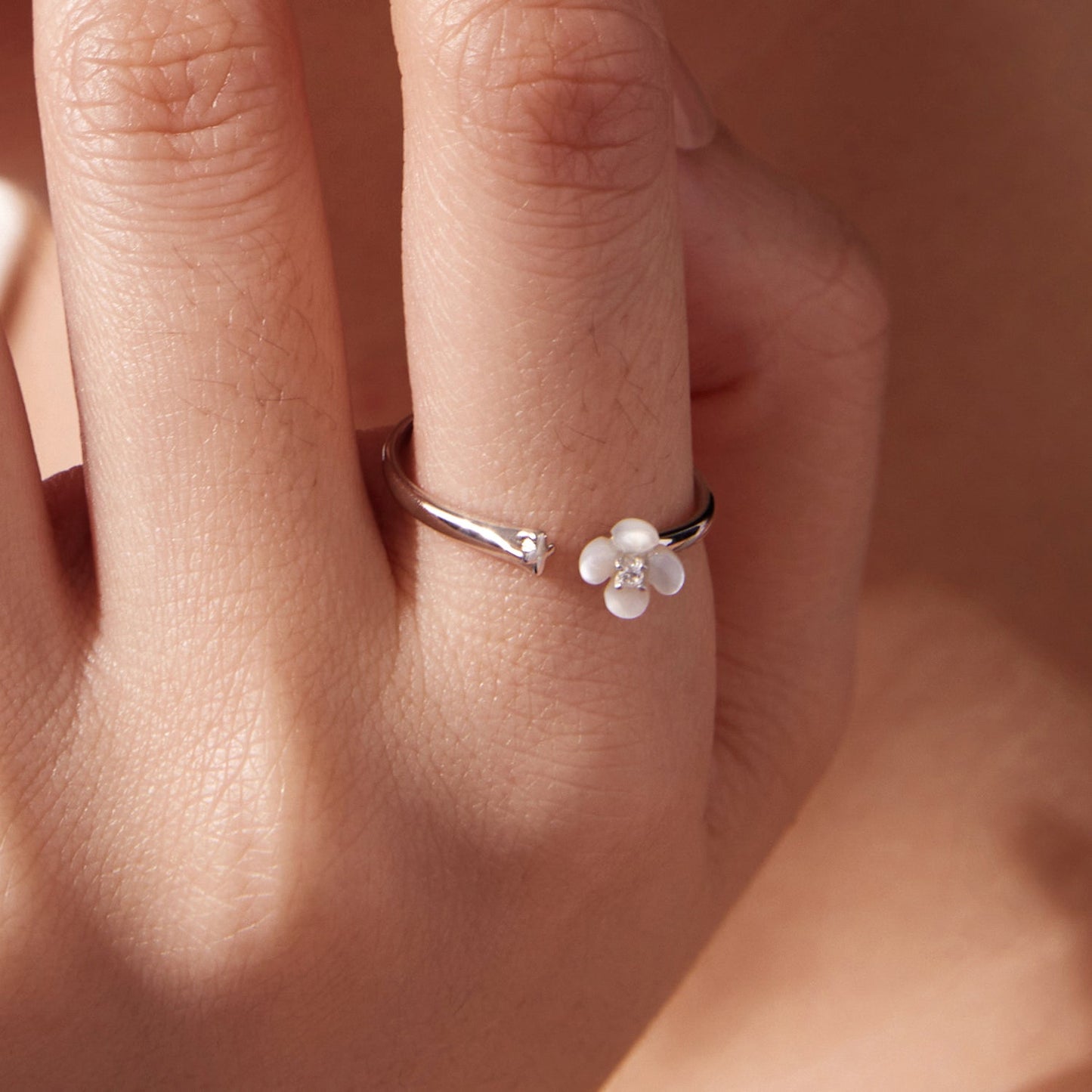 925 Sterling Silver White Gold Plated Ring with Nacre and CZ for Women